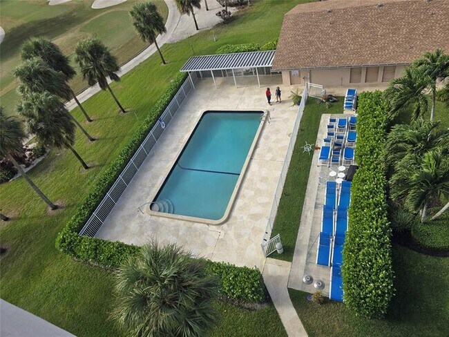 Building Photo - 250 Jacaranda Dr