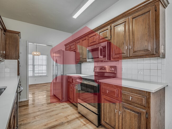 Building Photo - 2708 Silvertree Dr