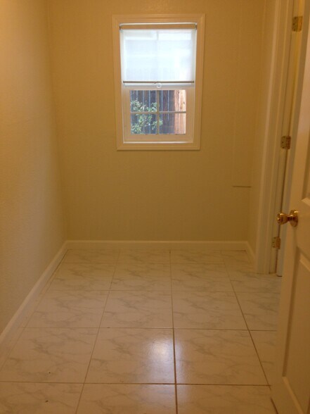 Building Photo - 1800 Devon Ct