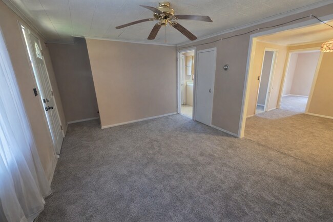 Building Photo - 3-bedroom, 1-bath home in Clairton, PA