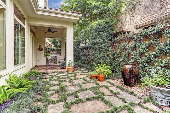 Building Photo - 100 S Creekside Ct