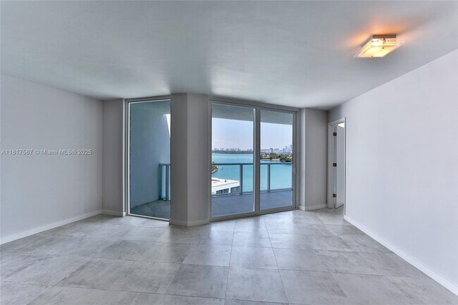 Building Photo - 9821 E Bay Harbor Dr