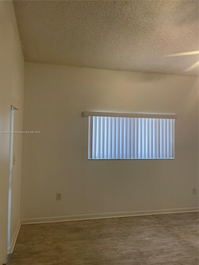 Building Photo - 2550 SW 18th Terrace