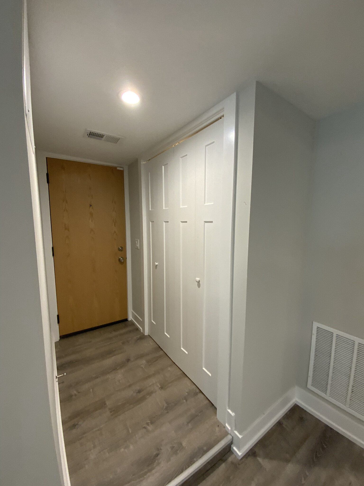 Building Photo - 1143 Maple Ave