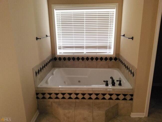 Building Photo - 280 Langshire Dr