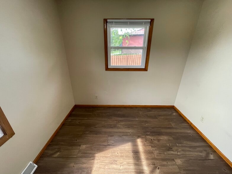 Building Photo - 1907 Green Tree Rd