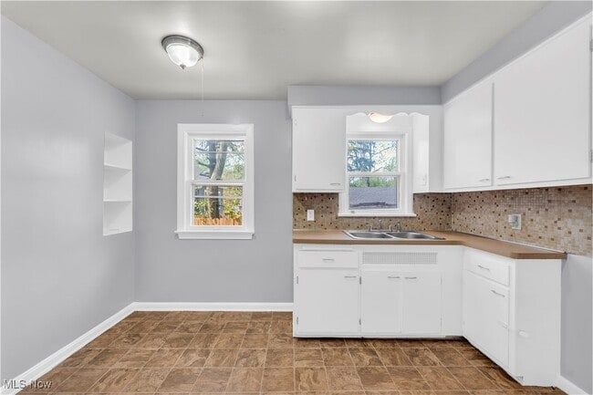 Building Photo - 135 Greencroft Rd