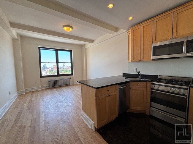 Building Photo - 166 2nd Ave