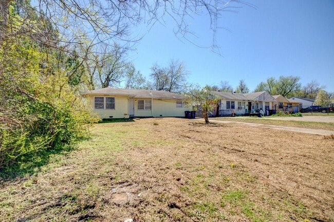 Building Photo - Recently Updated 3 Bed 1 Bath Rental Home