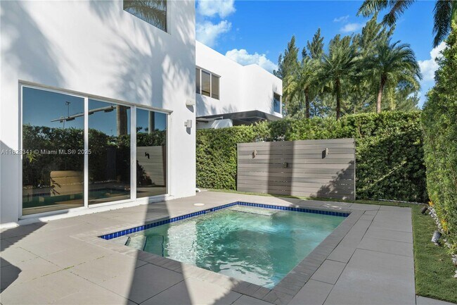 Building Photo - 9710 NW 74th Terrace