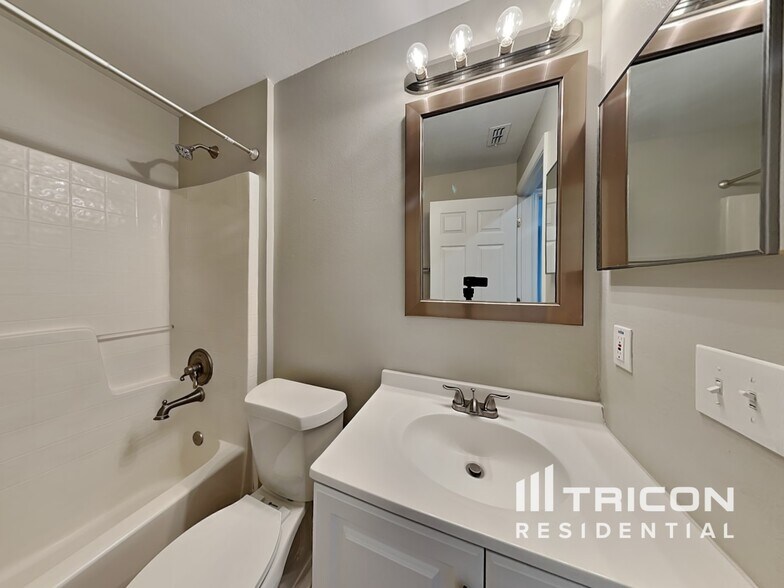 Building Photo - 874 Welch Hill Cir