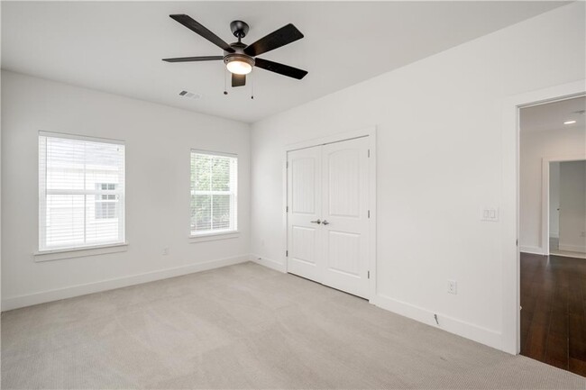 Building Photo - 3014 E 14th 1/2 St