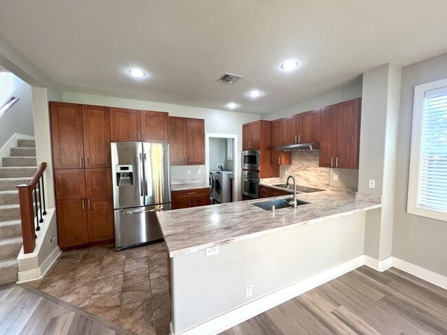 Building Photo - Haleaka Single Family 4 bedroom 3 bedroom ...