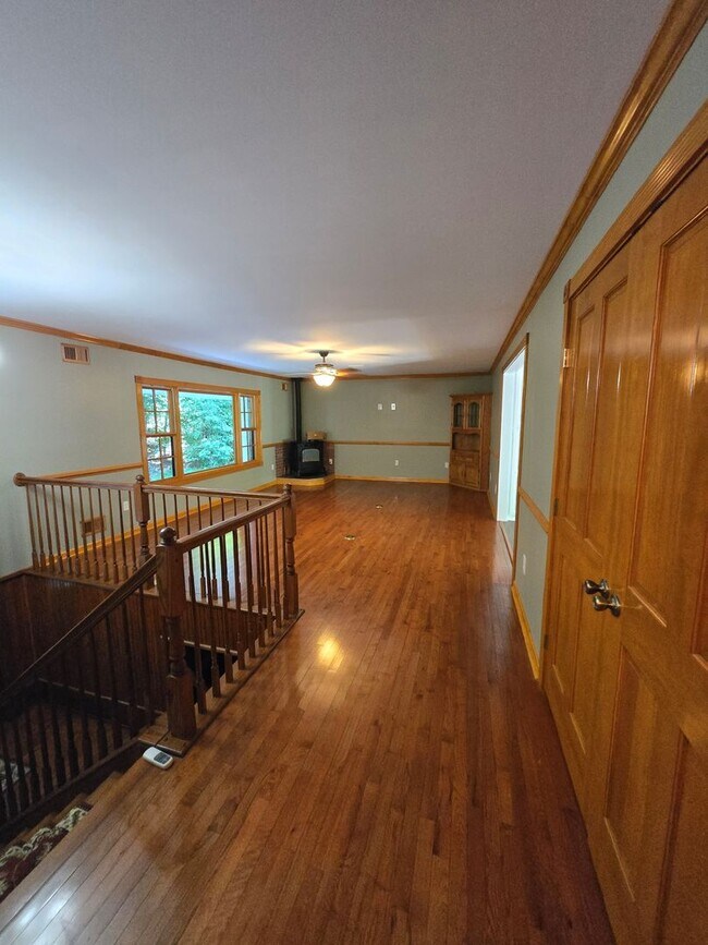 Building Photo - Beautiful Big Home in Huntingtown