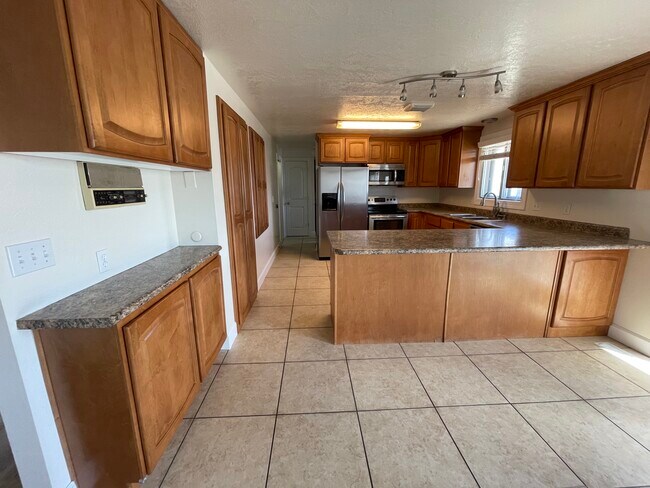 Building Photo - 250 N 360 W