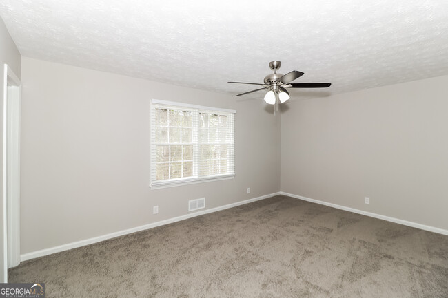 Building Photo - 1401 Timbercrest Dr