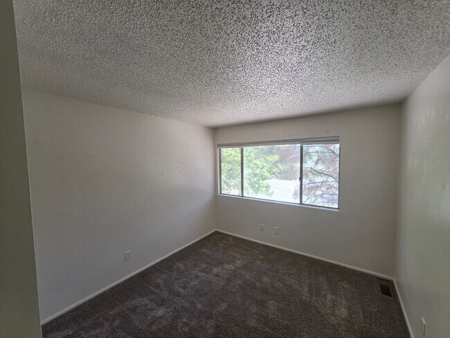Building Photo - 3885 N Fanning Dr