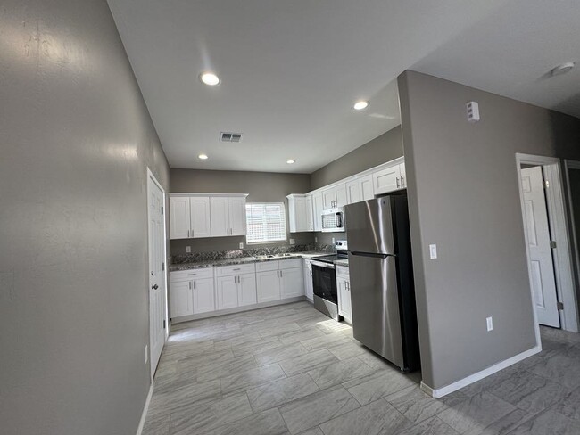 Building Photo - New Construction, New Appliances, New Blin...