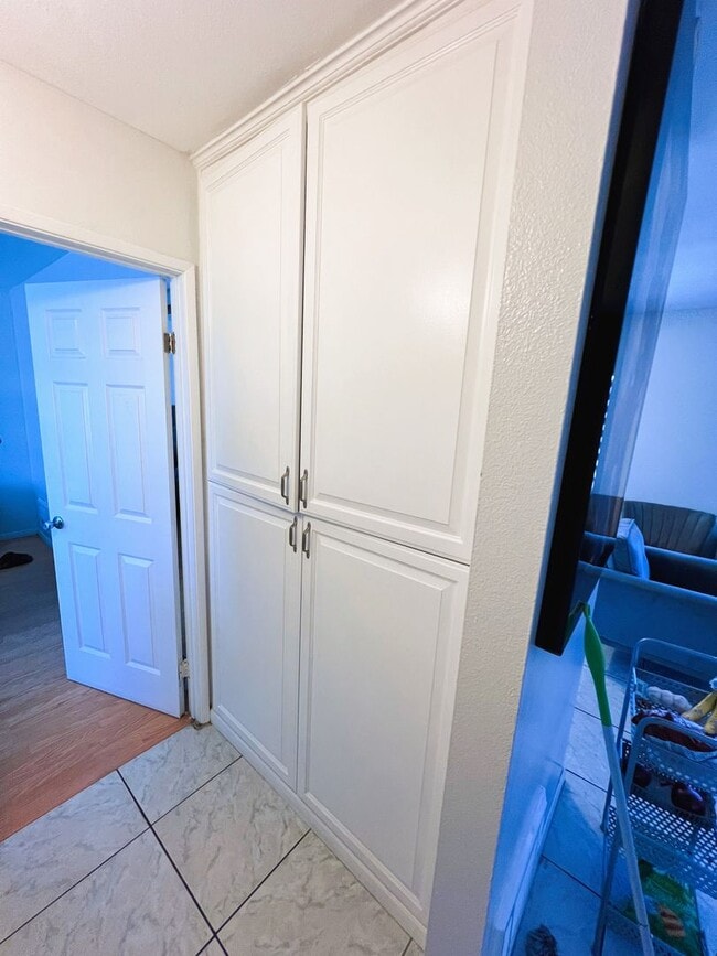 Building Photo - Updated 2 Bedroom, 1 Bath in North Park w/...