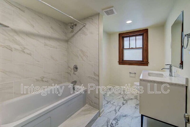 Building Photo - 4226 NE Antioch Rd