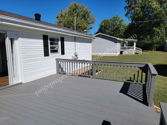Building Photo - 2 Bed 1 Bath Bungalow on College