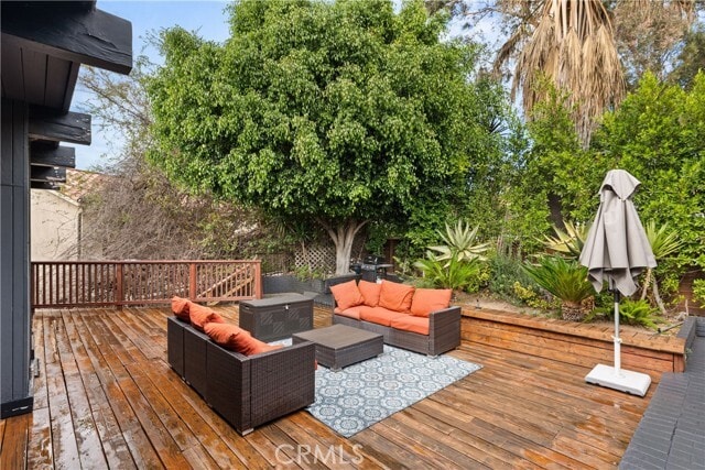 Building Photo - 3339 N Knoll Dr