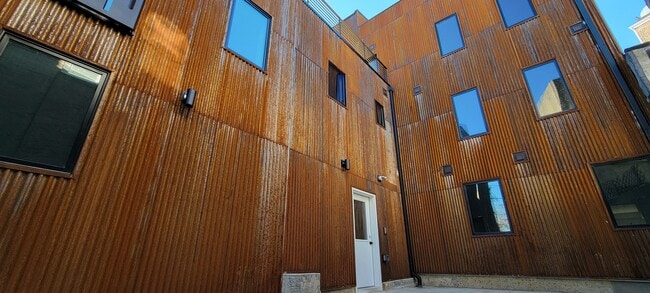 Building Photo - 1328 S 9th St