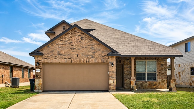 Building Photo - 6406 Clear Brook Dr
