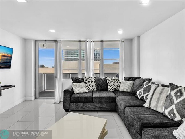 Building Photo - 3725 S Ocean Dr