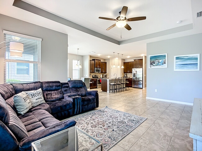 Building Photo - 3009 Esmeralda Dr