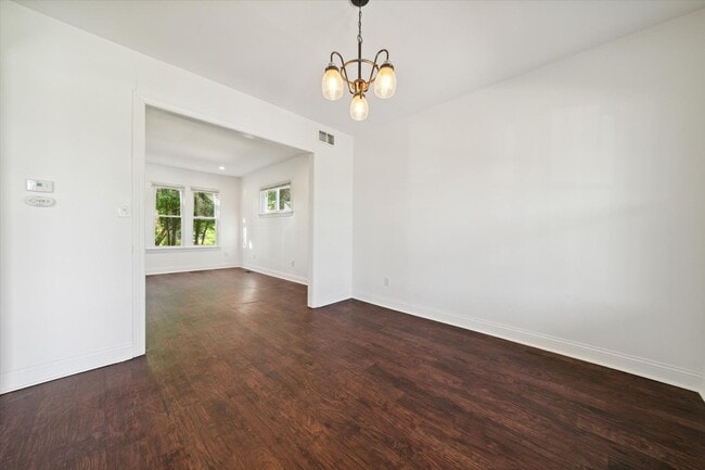 Building Photo - $1,675 - Spacious 3 Bedroom in North End