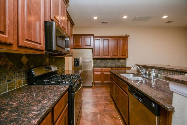 Building Photo - Beautifully Upgraded 3 Bedroom Townhome in The Woodlands Sterling Ridge
