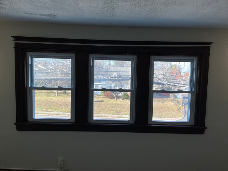 Building Photo - 913 N York Rd