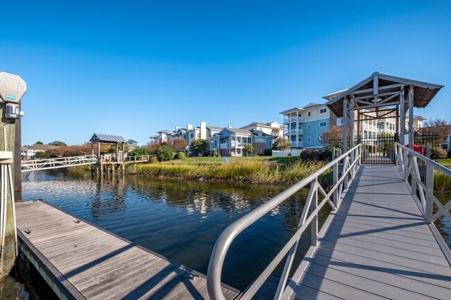 Building Photo - 3BR Open Floor Plan with Garage in Captain...