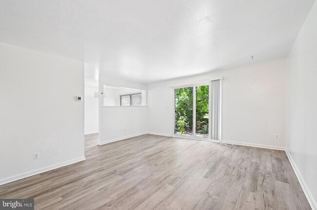 Building Photo - 5 Dendron Ct