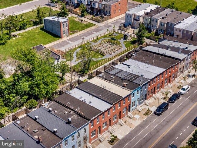 Building Photo - 2028 E Preston St