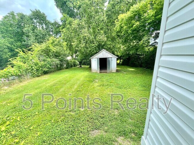 Building Photo - 203 Morrison St