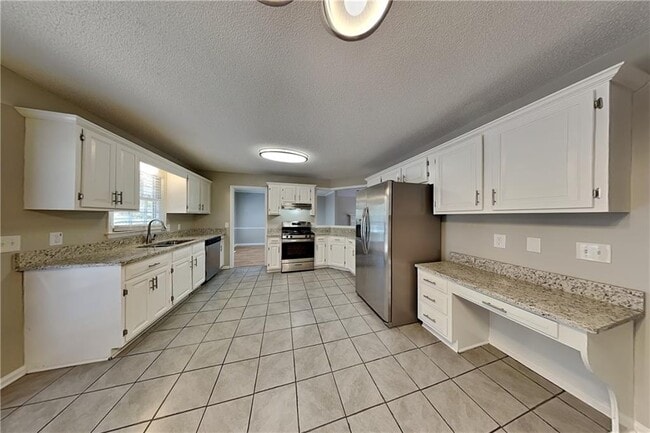 Building Photo - 39 Waterford Pl