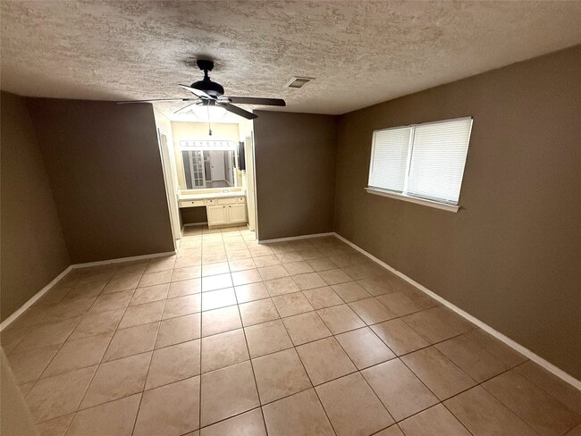 Building Photo - 2503 Ironclad Dr