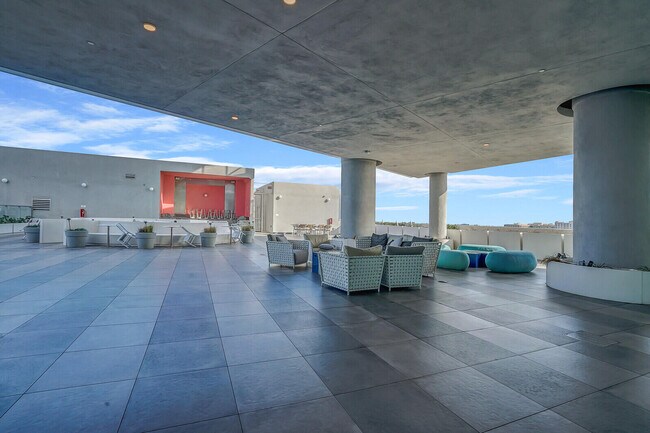 Building Photo - 2000 Metropica Wy