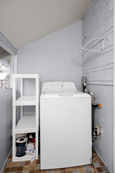 Building Photo - 214 E Euclid Ave