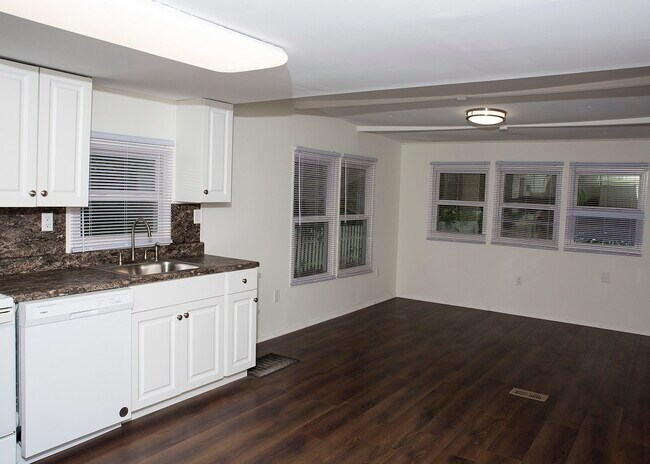 Building Photo - 4620 Plum St
