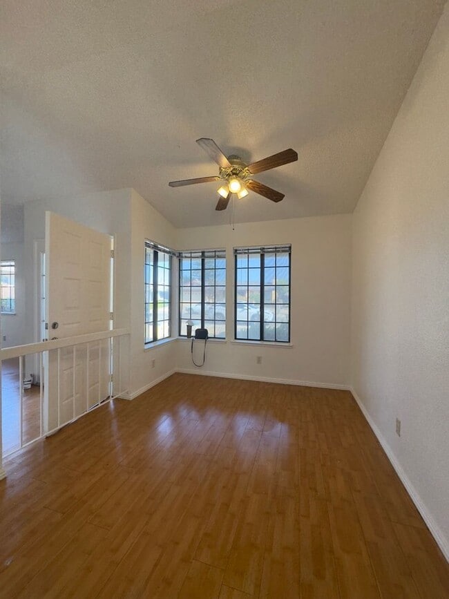 Building Photo - Located in a great neighborhood 4Bdm 2Ba Home With 2Car Garage