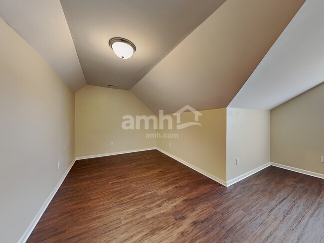 Building Photo - 10 Swenson Ct