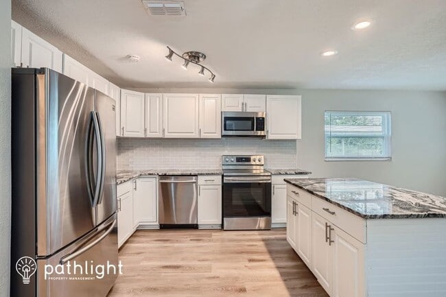 Building Photo - 304 W Fern St