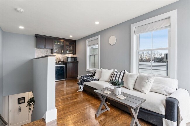 Building Photo - 12 Mohawk St