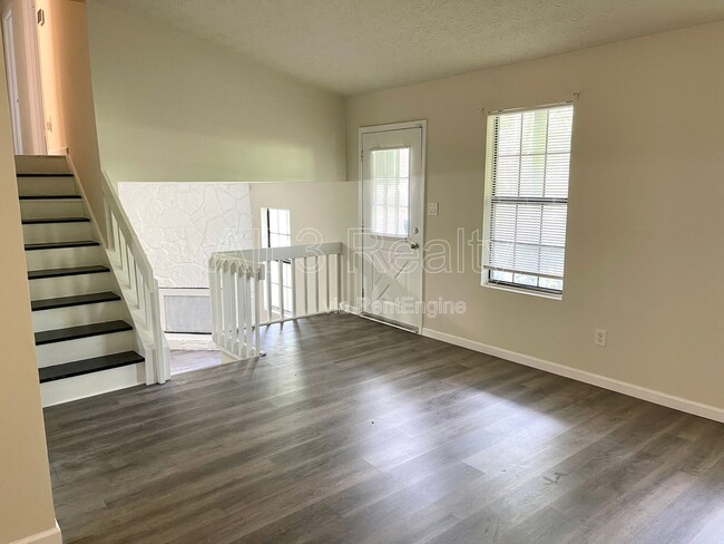 Building Photo - 5165 Fairforest Dr