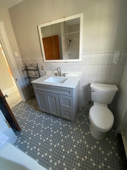 Building Photo - 51 Buckthorne Ave