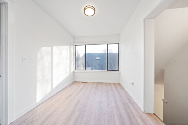 Building Photo - 7414 NE 6th Ave