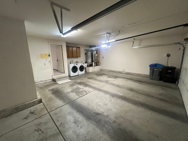 Building Photo - Spacious 3 bed 2.5 bath home in Mountain View. Must see!